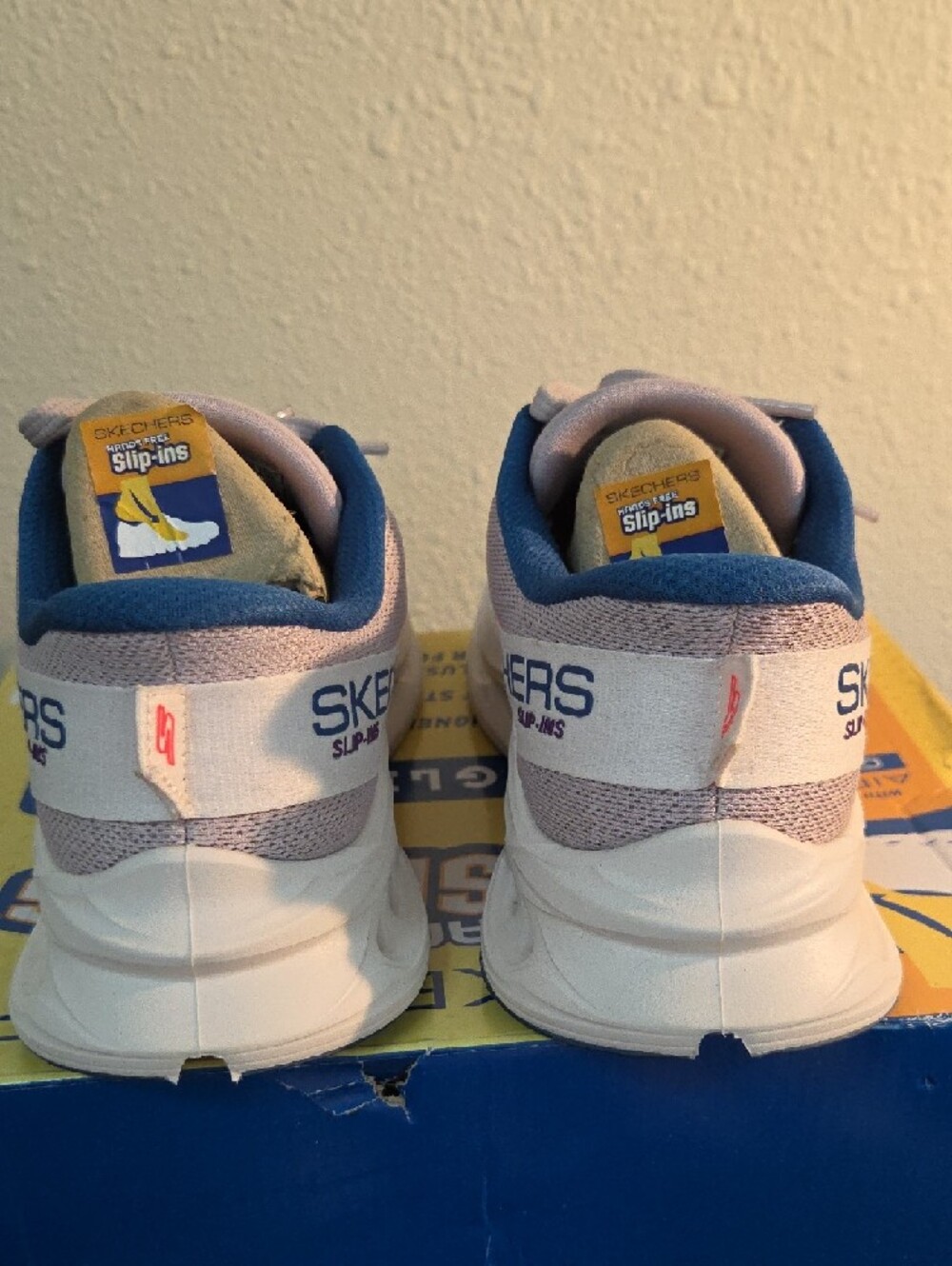 Skechers women's running sneakers - Lavender with Blue & Pink accents NWT Size 6 - Picture 4 of 10